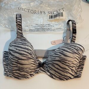 Victoria's Secret Black & Gray Zebra Print lightly lined full coverage bra.